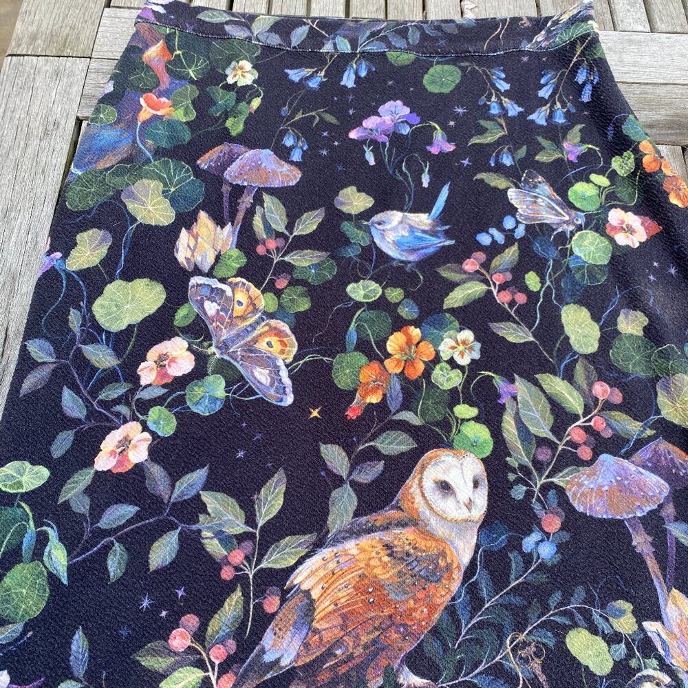 Cute woodsy-themed anthropologie stetchy pencil skirt, Sz L